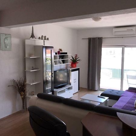 Apartment Nela Baska Voda Bagian luar foto