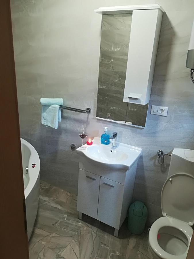 Apartment Nela Baska Voda Bagian luar foto