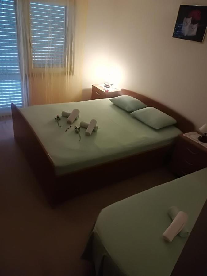 Apartment Nela Baska Voda Bagian luar foto