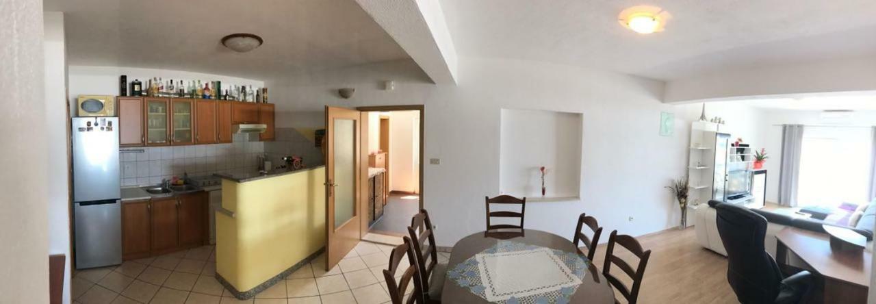 Apartment Nela Baska Voda Bagian luar foto