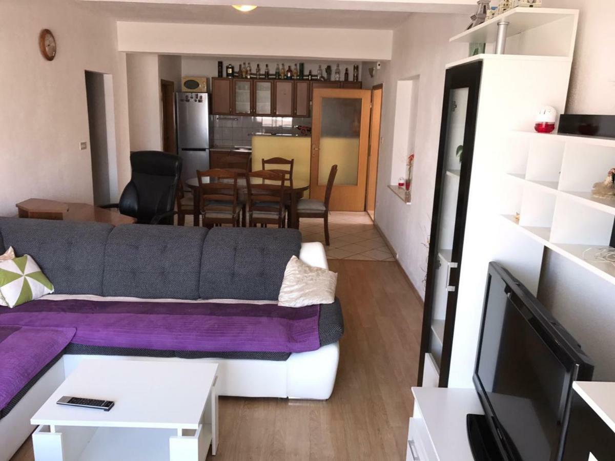 Apartment Nela Baska Voda Bagian luar foto