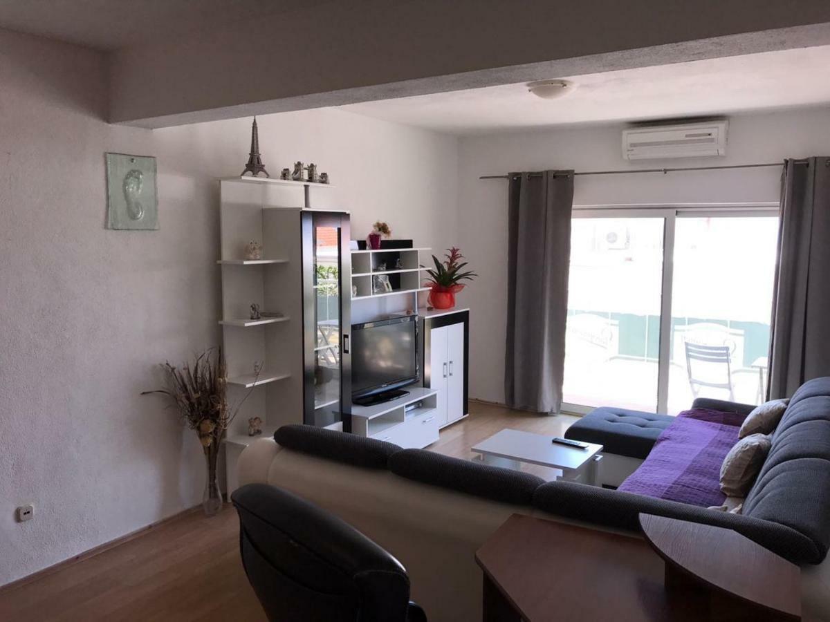 Apartment Nela Baska Voda Bagian luar foto