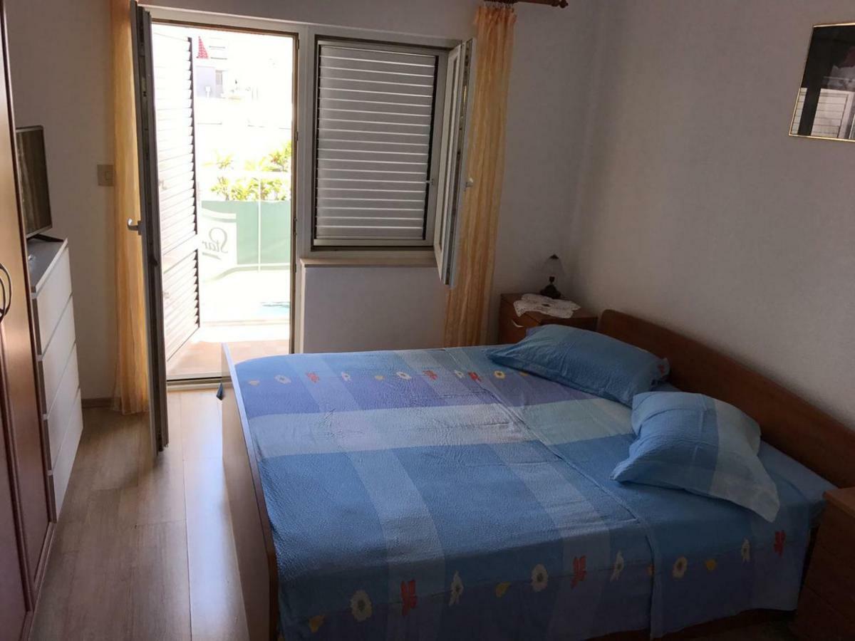 Apartment Nela Baska Voda Bagian luar foto