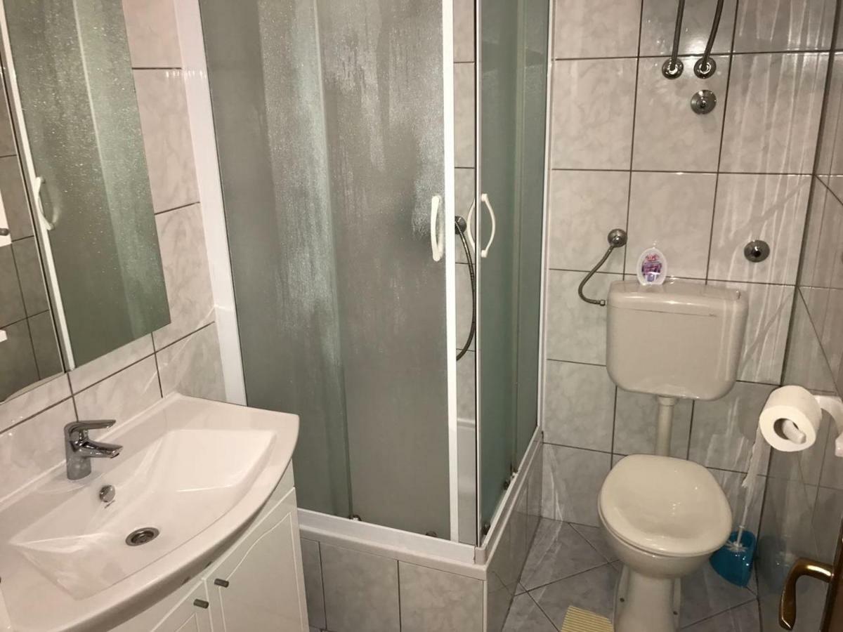 Apartment Nela Baska Voda Bagian luar foto