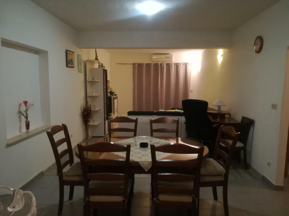 Apartment Nela Baska Voda Bagian luar foto